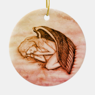 Ein schlafender Engel auf den Himmelswolken im Sum Keramik Ornament
