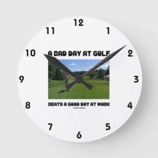 Ein schlechter Tag am Golf schlägt einen guten Tag Runde Wanduhr