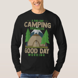 Ein schlechter Tag beim Campen ist immer noch bess T-Shirt