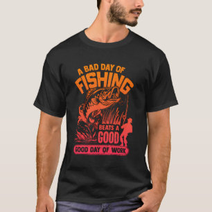 Ein schlechter Tag des Fischens schlägt einen gute T-Shirt