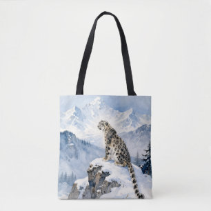 Ein Schneeleopard auf schneebedecktem Gipfel