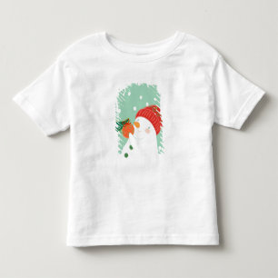 Ein Schneemann, der eine Verzierung auf einem Baum Kleinkind T-shirt
