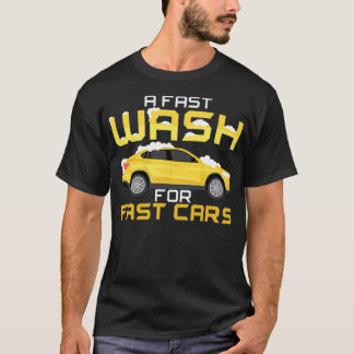 Ein schneller Wash für schnelles Auto-Wash-Auto im T-Shirt