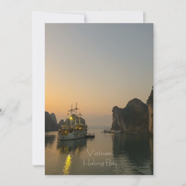 Ein schöner Sonnenuntergang in Halong Bay, Vietnam Einladung (Vorderseite)
