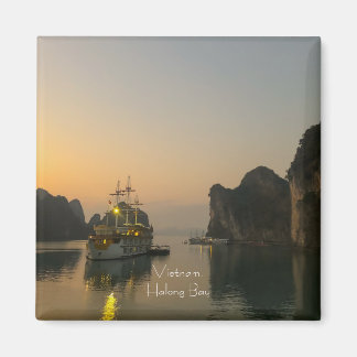 Ein schöner Sonnenuntergang in Halong Bay, Vietnam Magnet