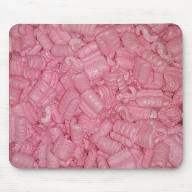 Ein Schreibtisch voll mit Packmasse für Erdnüsse Mousepad (Vorne)