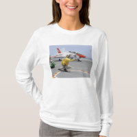 Ein Schütze an Bord des Flugzeugträgers
