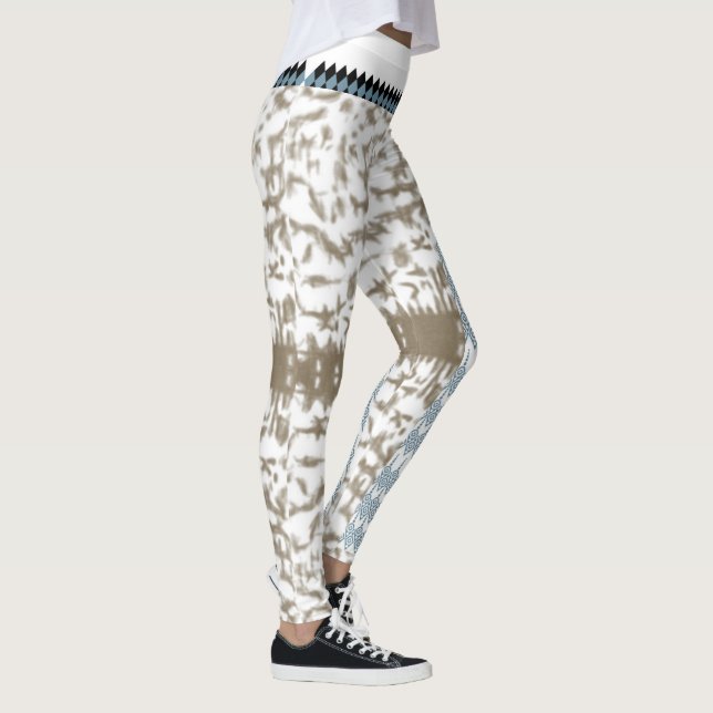 ein Schwarz-Weiß-Foto eines Musters Leggings (Rechts)