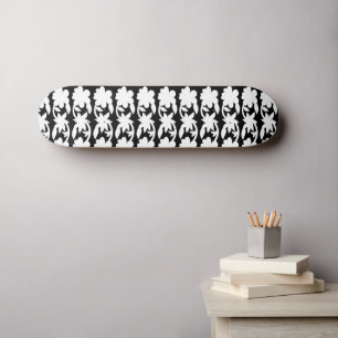 ein Schwarz-Weiß-Foto eines Musters Skateboard