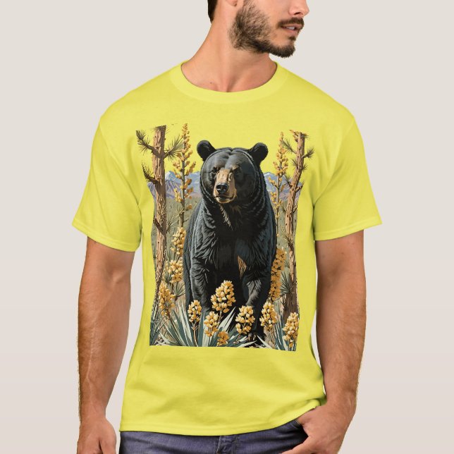 Ein schwarzer Bär, umgeben von Yucca-Blume 1 T-Shirt (Vorderseite)
