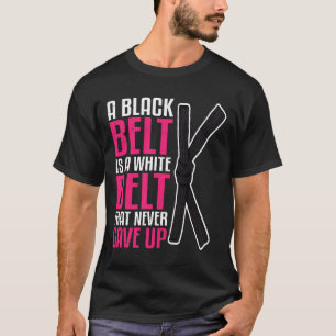 Ein schwarzer Gürtel ist ein weißer Gürtel, der Ka T-Shirt