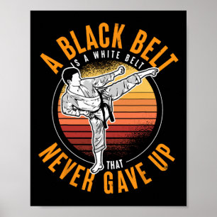 Ein schwarzer Gürtel ist ein weißer Gürtel, der ni Poster