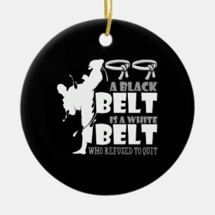 Ein schwarzer Gürtel ist ein weißer Gürtel, der si Keramik Ornament