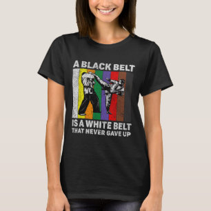 Ein schwarzer Gürtel ist ein weißer Gürtel, der Ta T-Shirt