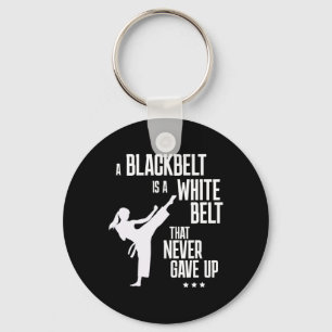 Ein Schwarzgurt ist ein weißer Gürtel, der Karate Schlüsselanhänger