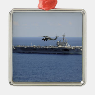 Ein Seahawk-Hubschrauber mit MH-60er Silbernes Ornament