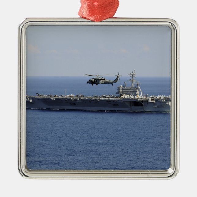 Ein Seahawk-Hubschrauber mit MH-60er Silbernes Ornament (Vorne)