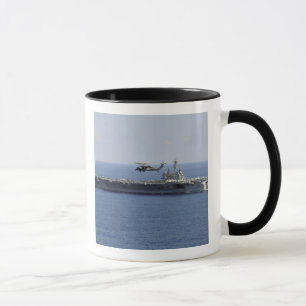 Ein Seahawk-Hubschrauber mit MH-60er Tasse