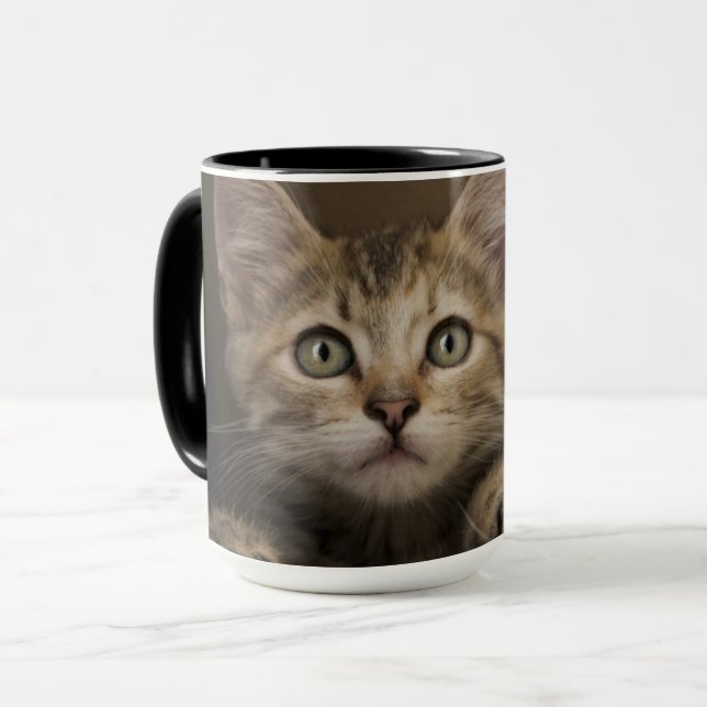 Ein sehr süßes Tabby-Kätzchen Tasse (Vorderseite Links)