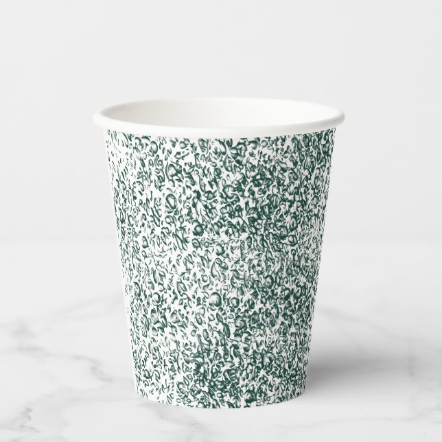 Ein silberner Tropfen spritzt in einen Pool mit we Pappbecher (Vorderseite)