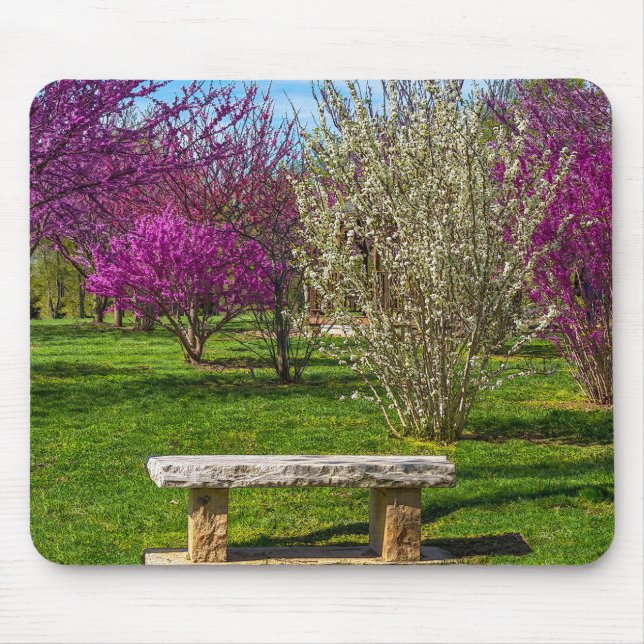Ein Sitzplatz in der Frühlingssaison Mousepad (Vorne)