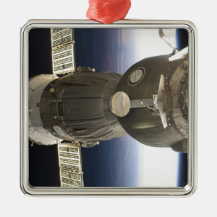 Ein Sojus-Raumfahrzeug, das von der Erde zurückgel Silbernes Ornament