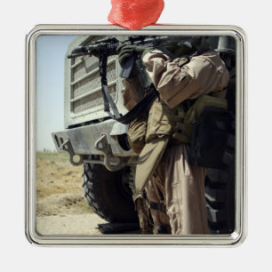 Ein Soldat bietet Sicherheit für Marines Silbernes Ornament