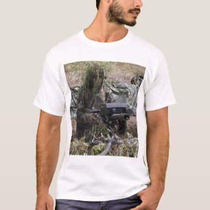 Ein Soldat mit Granatwerfer MK-19 T-Shirt