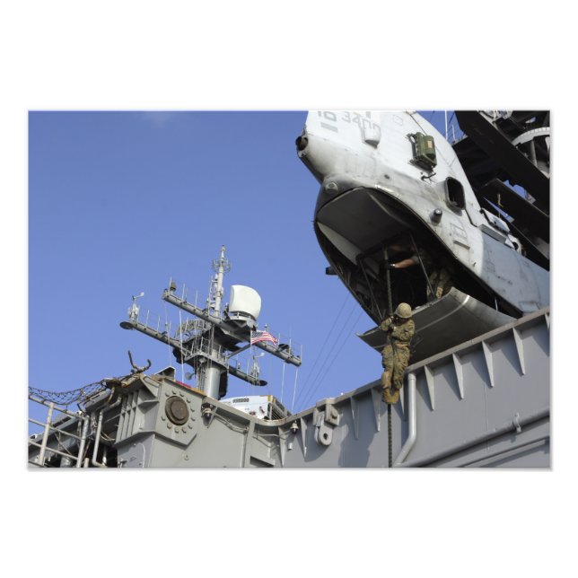 Ein Soldat mit schnellen Seilen Fotodruck (Vorne)