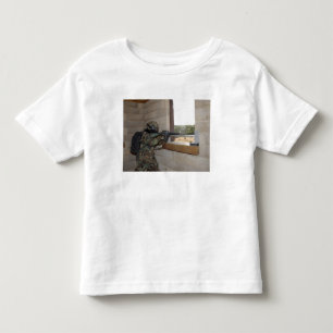 Ein Soldat tritt als eine Oppositionskraft auf Kleinkind T-shirt