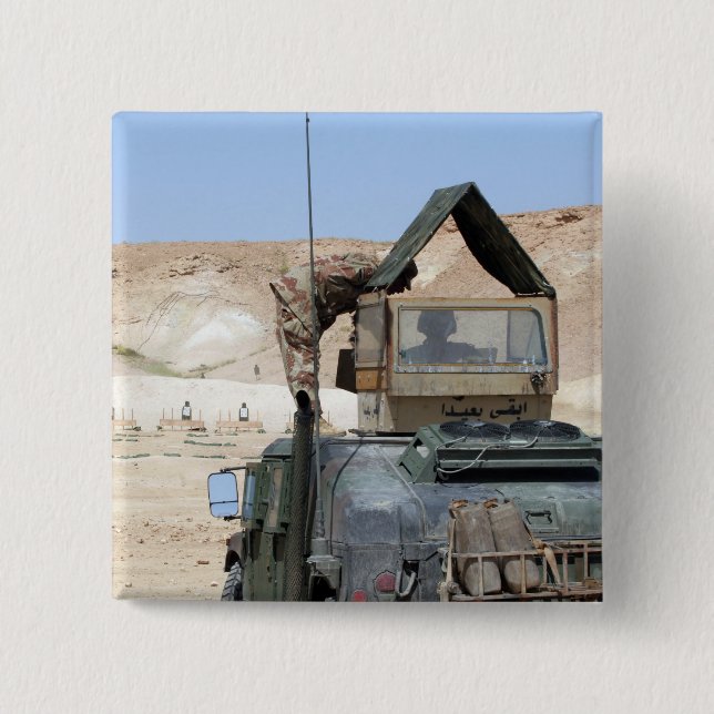 Ein Soldat weist einen irakischen Soldaten an Button (Vorderseite)