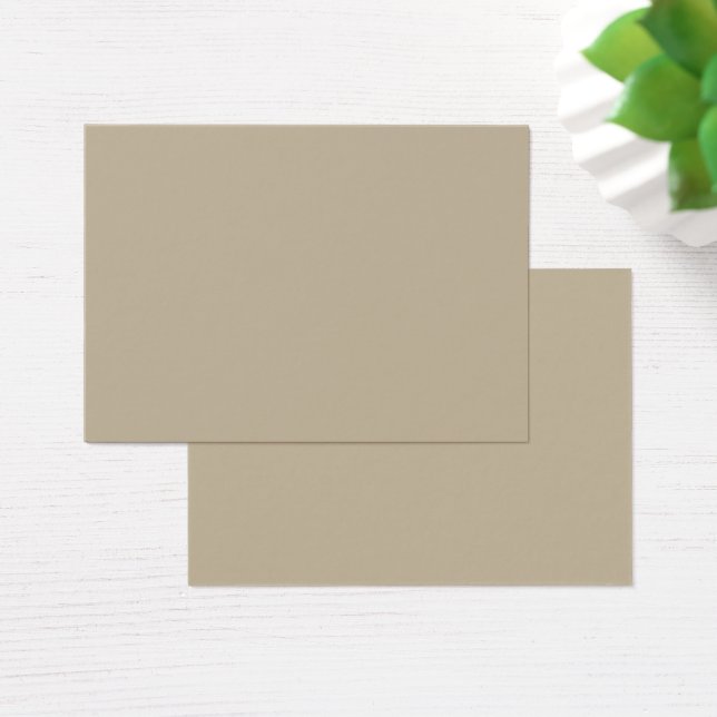 Ein solider brauner Hintergrund mit einem glatten, (Schreibtisch)