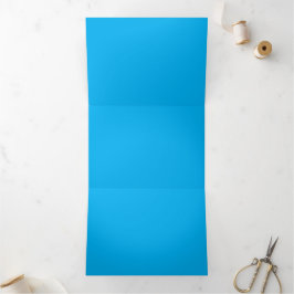 Ein solider, hellblauer Hintergrund ohne jegliches Dreifach Gefaltete Karte