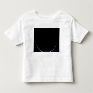 Ein sonnenbeleuchteter Halbmond der Erde Kleinkind T-shirt