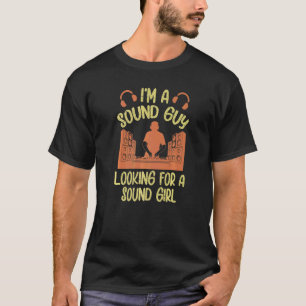 Ein Sound-Typ sucht nach einem Sound Girl Audio Te T-Shirt