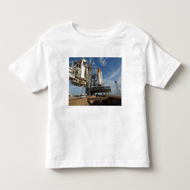 Ein Space Shuttle Atlantis auf dem Launch Pad 39A Kleinkind T-shirt (Vorderseite)
