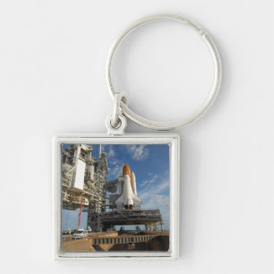 Ein Space Shuttle Atlantis auf dem Launch Pad 39A Schlüsselanhänger