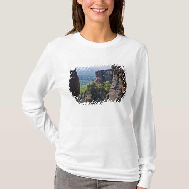 Ein Spaziergang durch das Belogradchik T-Shirt (Vorderseite)
