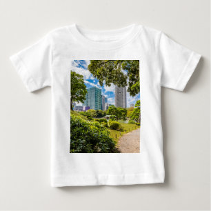 Ein Spaziergang durch die Hama Rikyu Gärten, Tokio Baby T-shirt