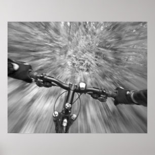 Ein Stärkenteil von Singletrack herunter fahren Poster