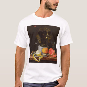 Ein Stillleben mit einem Glas und einer Frucht auf T-Shirt
