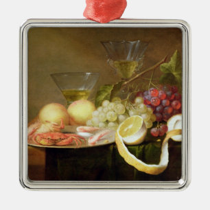 Ein Stillleben mit Gläsern Silbernes Ornament