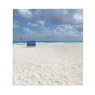 Ein Strandstuhl steht zur Verfügung Notizblock