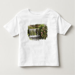 Ein Strom und ein Wasserfall in Dartmoor Kleinkind T-shirt