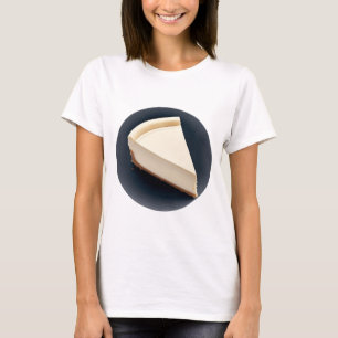 Ein Stück Käsekuchen mit dunklem Hintergrund T-Shirt