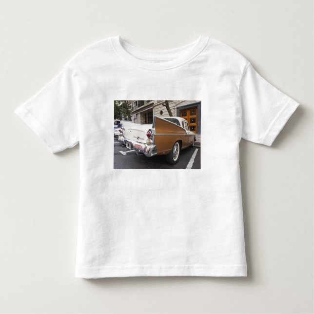 Ein Studebaker Silver Hawk Classic Car geparkt auf Kleinkind T-shirt (Vorderseite)