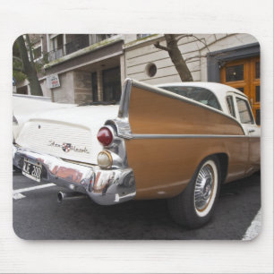 Ein Studebaker Silver Hawk Classic Car geparkt auf Mousepad