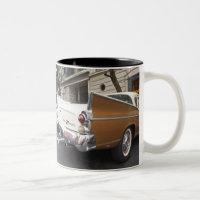Ein Studebaker Silver Hawk Classic Car geparkt auf
