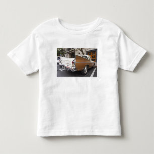 Ein Studebaker Silver Hawk Oldtimer, der auf einer Kleinkind T-shirt