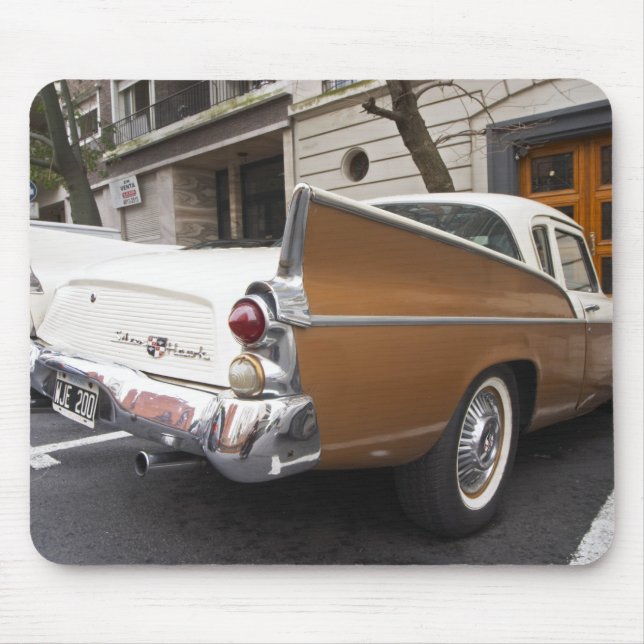 Ein Studebaker Silver Hawk Oldtimer, der auf einer Mousepad (Vorne)
